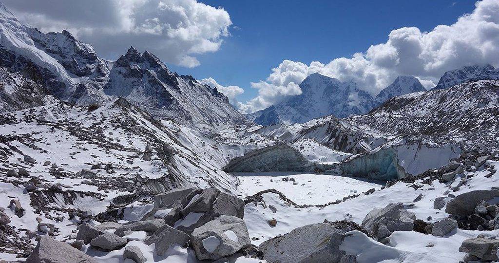 everest base camp during wiinter