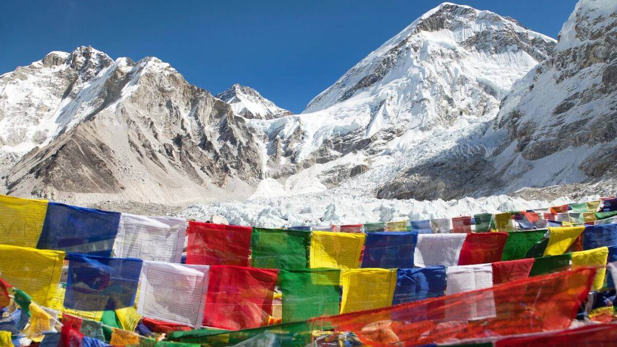 everest-prayer-flag
